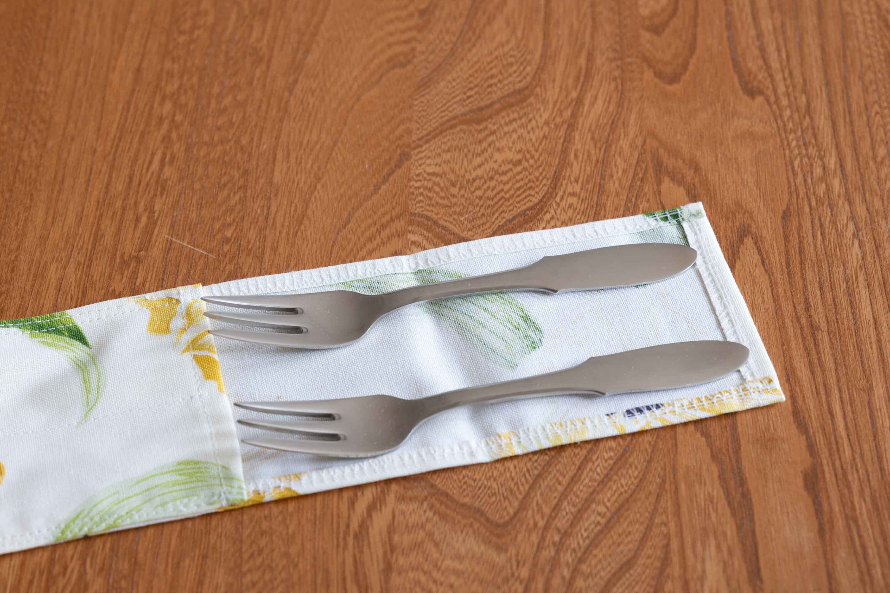 Mitra (ミトラ) サラダフォーク 2本 オリジナルカトラリー入れ付 Georg Jensen(ジョージ・ジェンセン)1941年〜