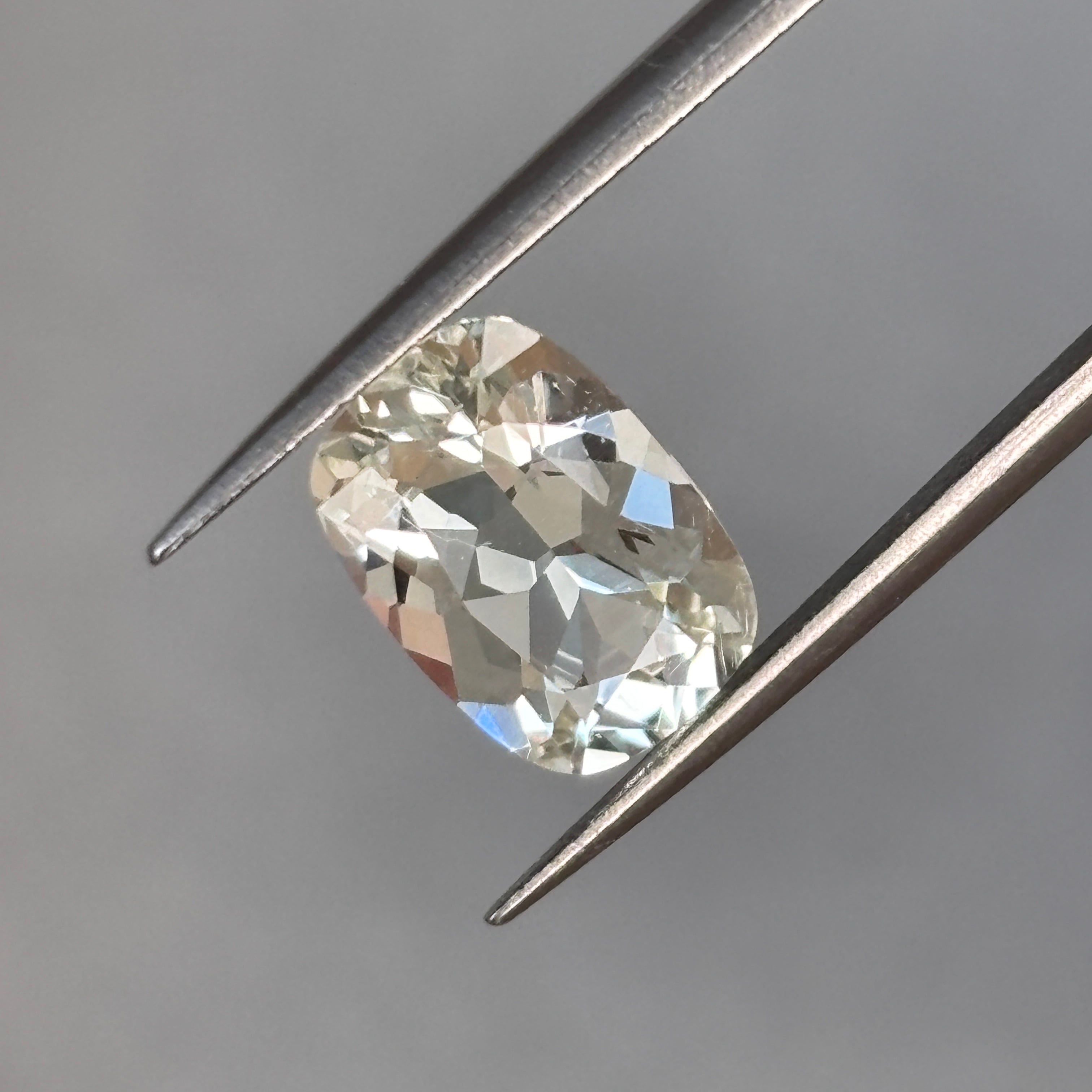 強蛍光】スキャポライト 1.65ct | EnMedel 〔 宝石ルースのおみせ〕