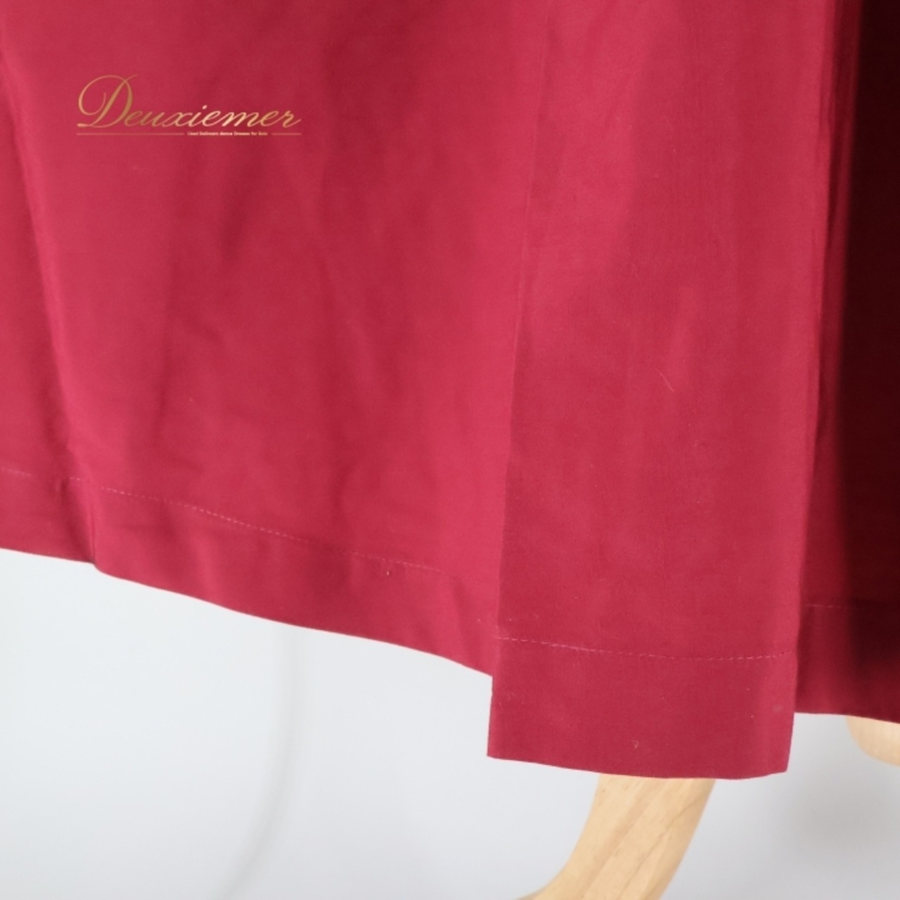 フラダンス 衣装 ワンピース ドレス レッド系 Lehua ハワイアンプリント あずき色 アロハ フラ ダンス レッスン 練習 キャミソールドレス フリル ホワイト系 赤 白 華やか 鮮やか かわいい おしゃれ 上品 大人っぽい フレアスカート ふんわり フラダンス衣装 レディース おしゃれ フリル付き デザイン キャミソール