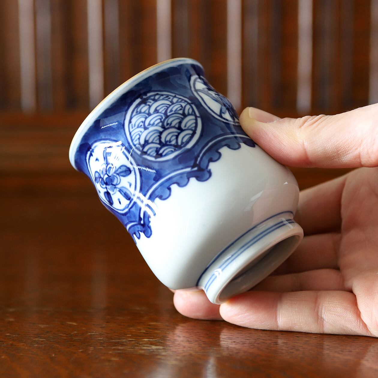 井手國博 ｜ 縦長湯呑 丸地紋 ｜与志郎窯・有田焼 | にっこう生活館