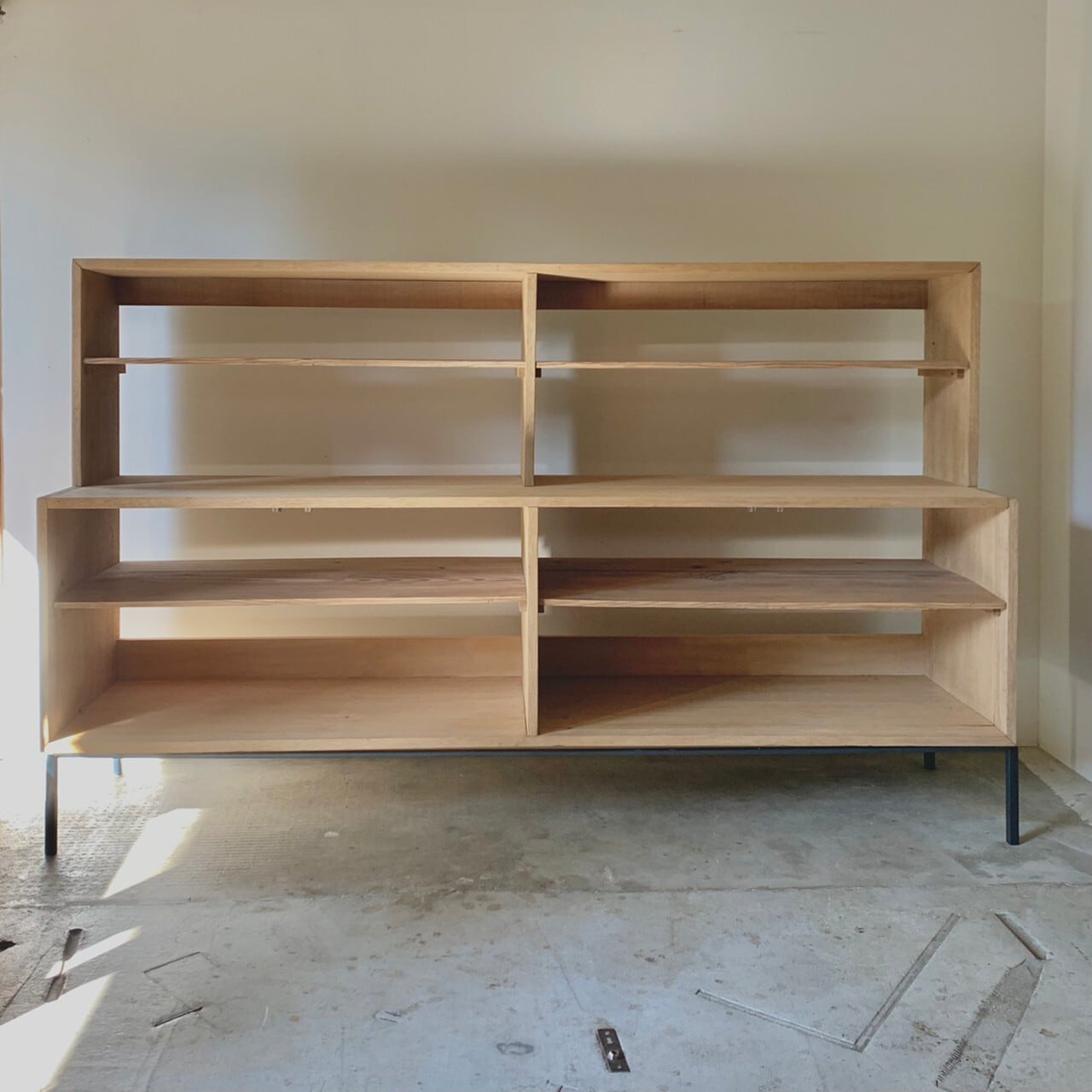 スチール脚の棚+加工費　ディスプレイ棚　古家具　0608