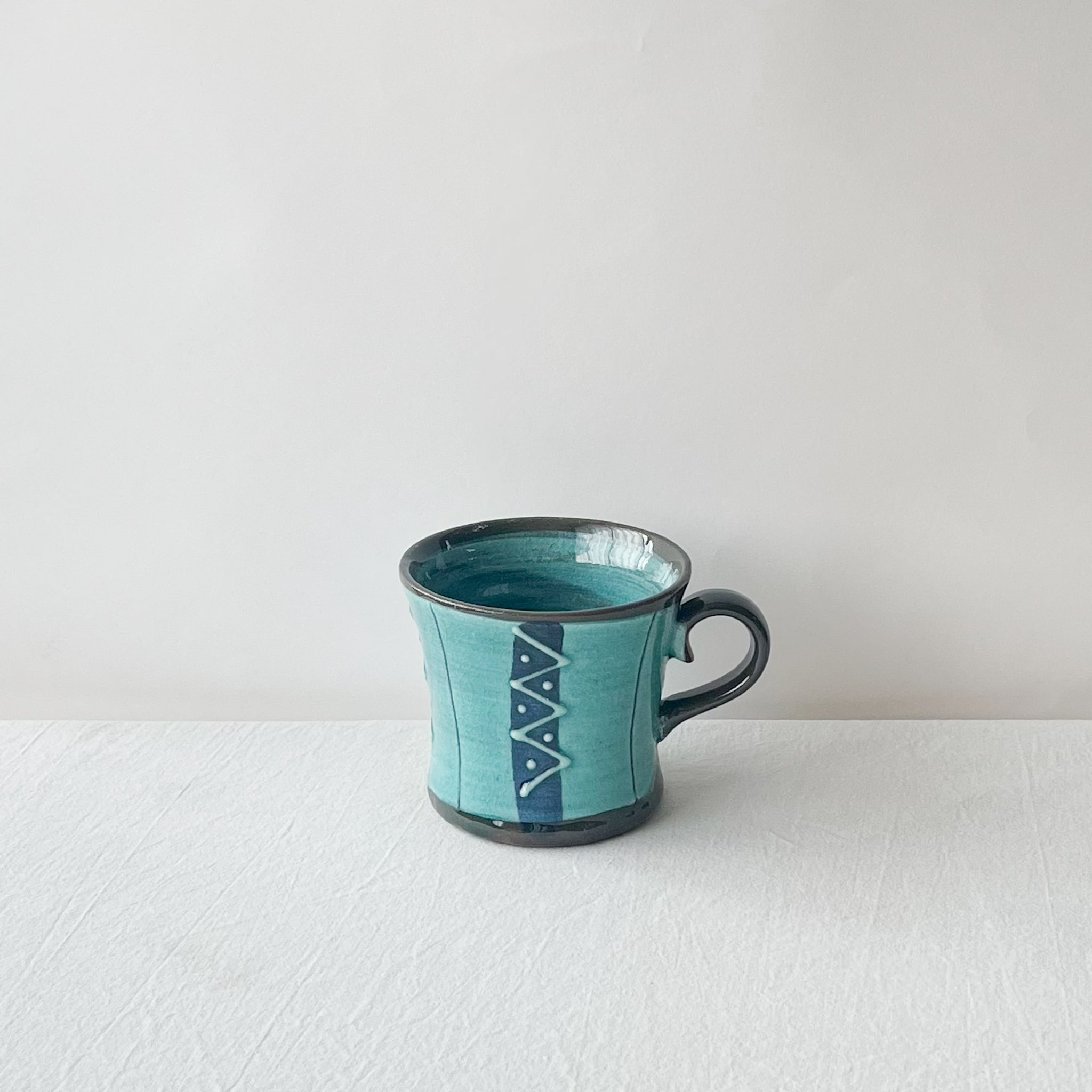 エメラルドのマグカップ【ジグザグ】 | Kamani | 多治見で営む 美濃焼