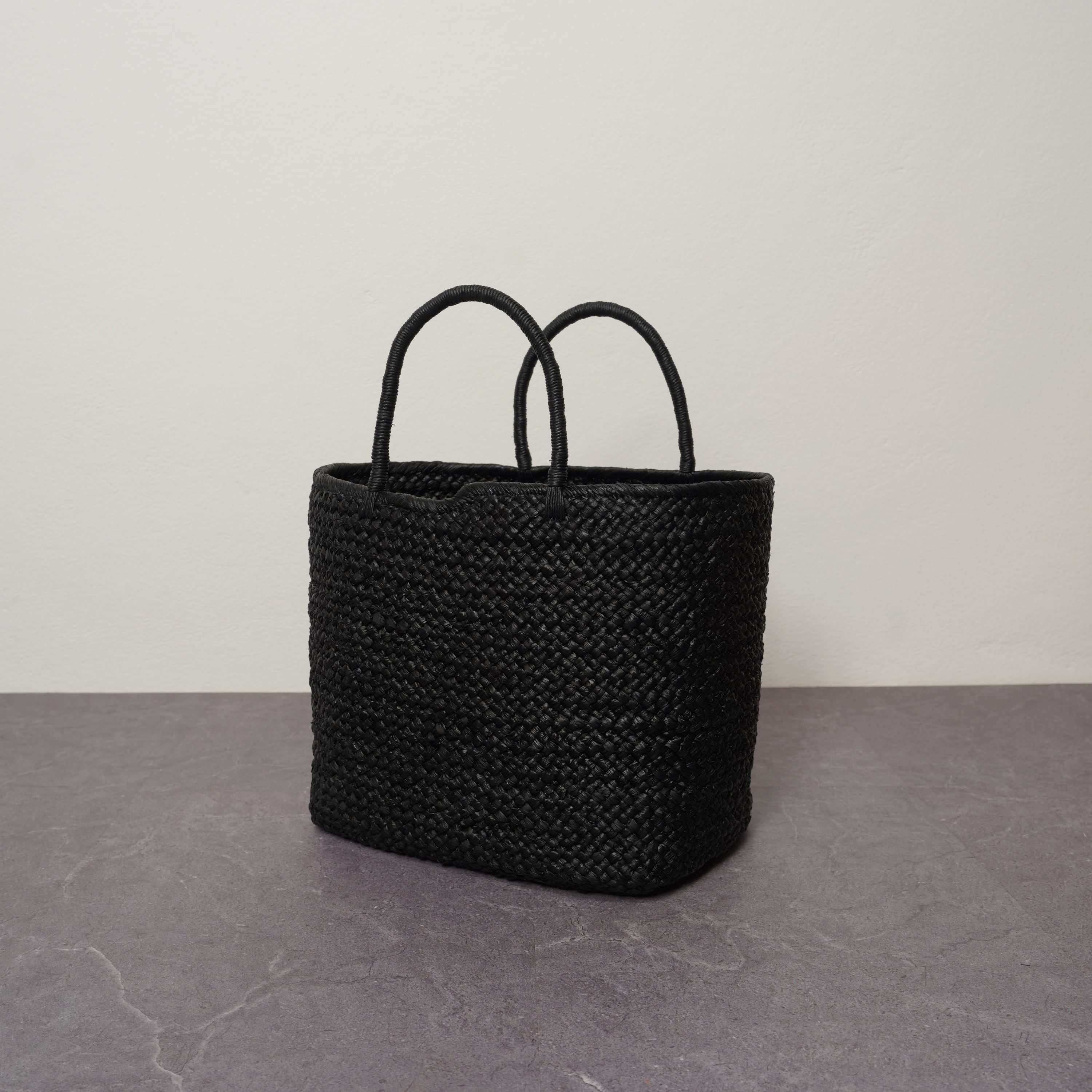 Marche Bag (M) - Black | AMPIANA