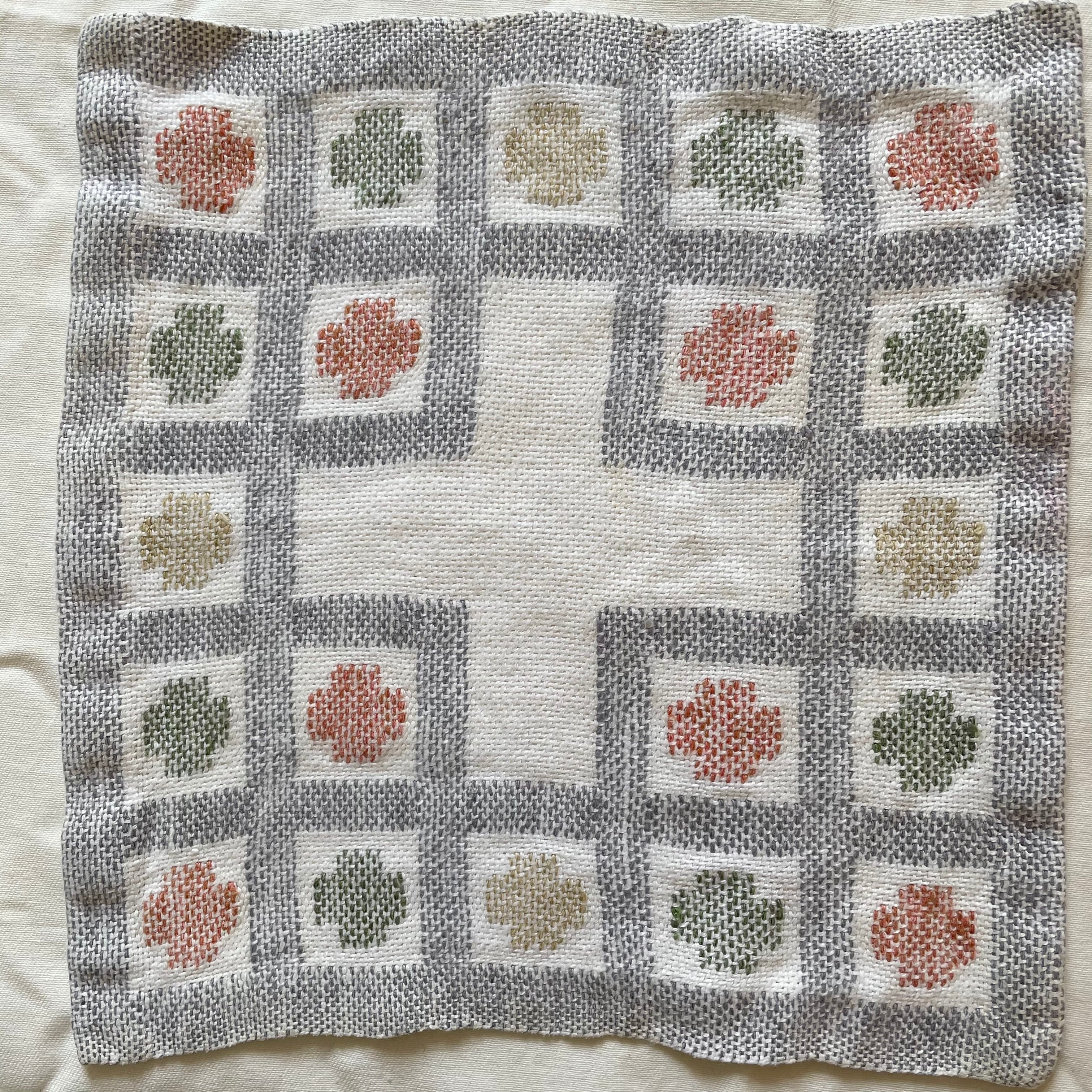 クロス模様の刺繍布