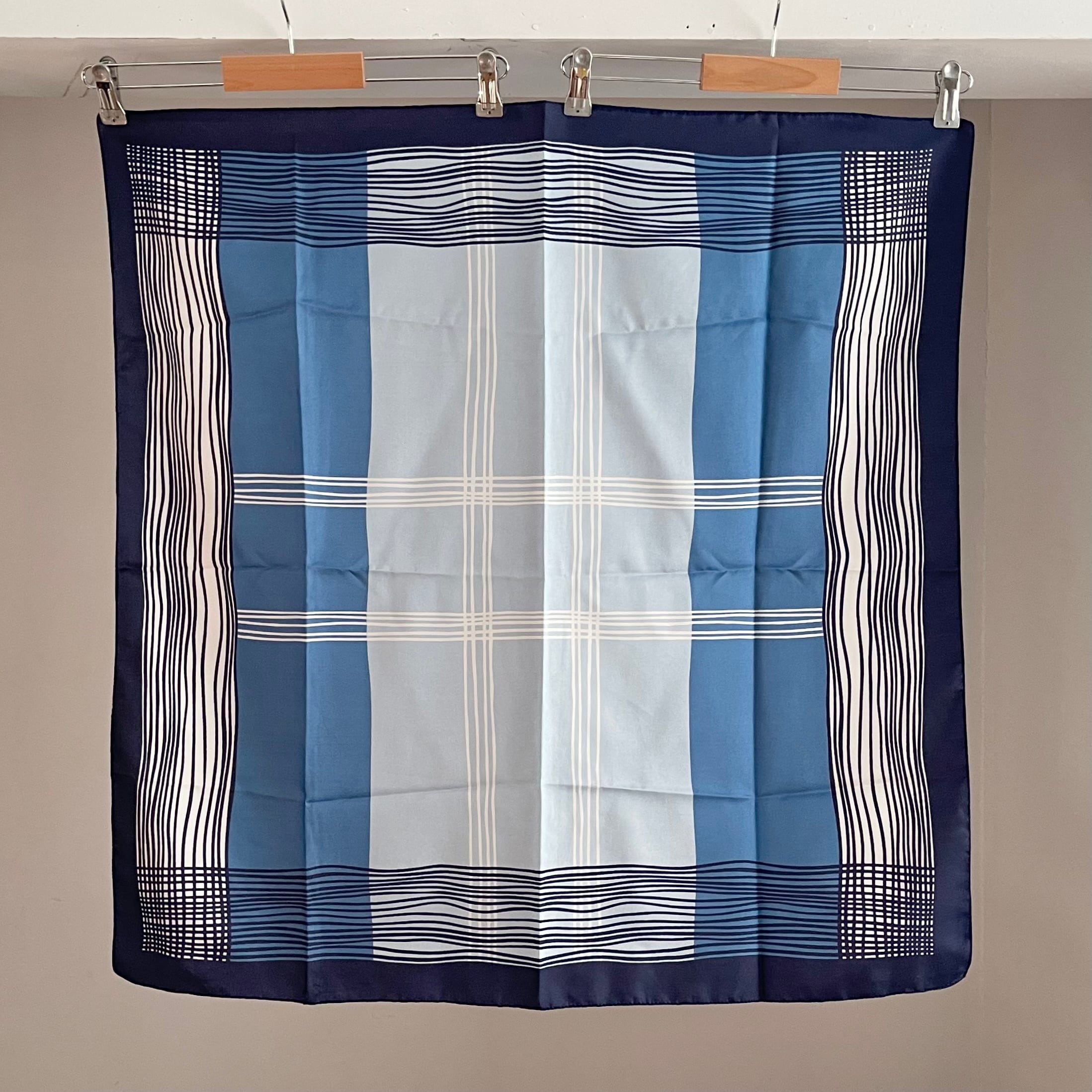 【77×76.5cm】チェック柄スカーフ