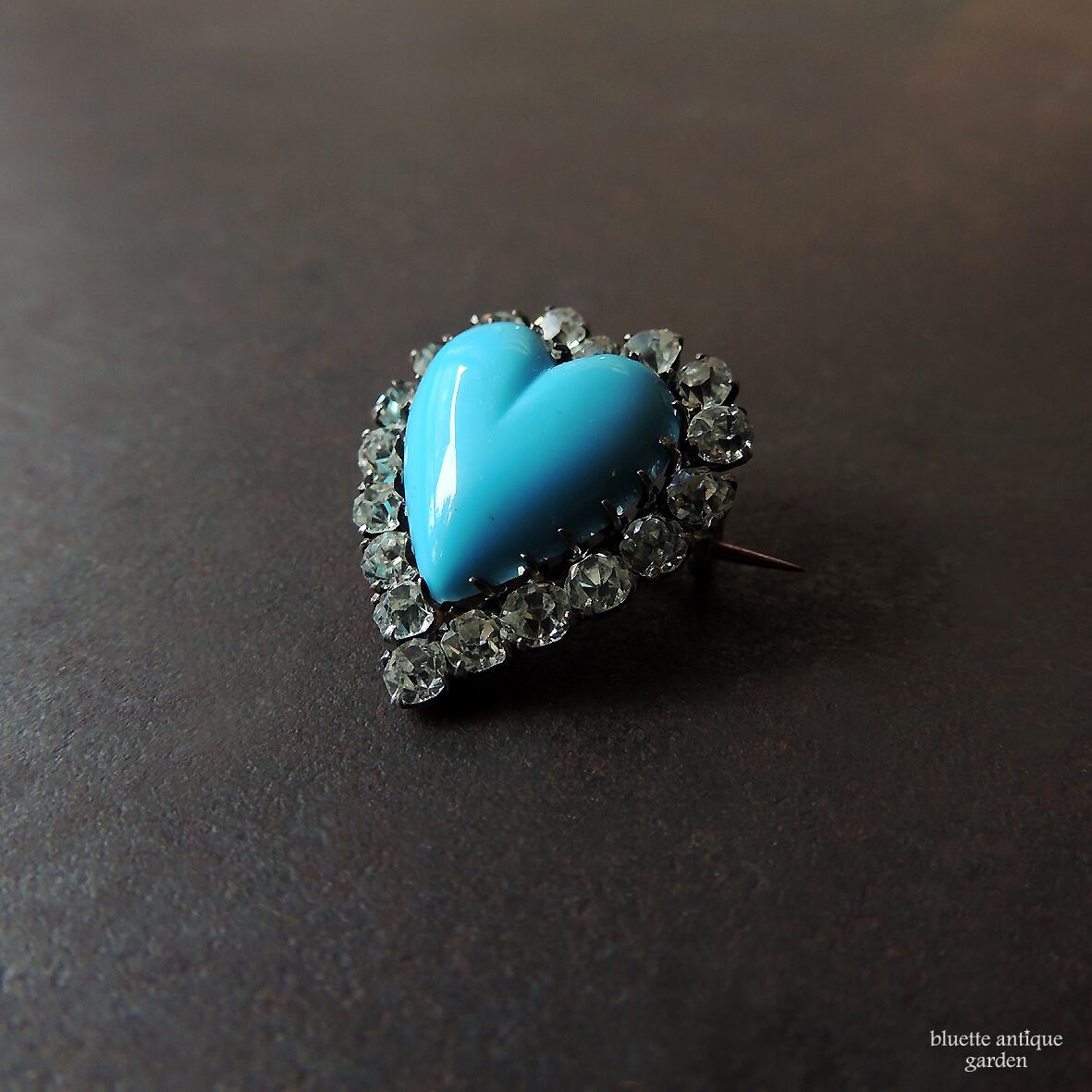 フランスアンティークガラスのブローチ