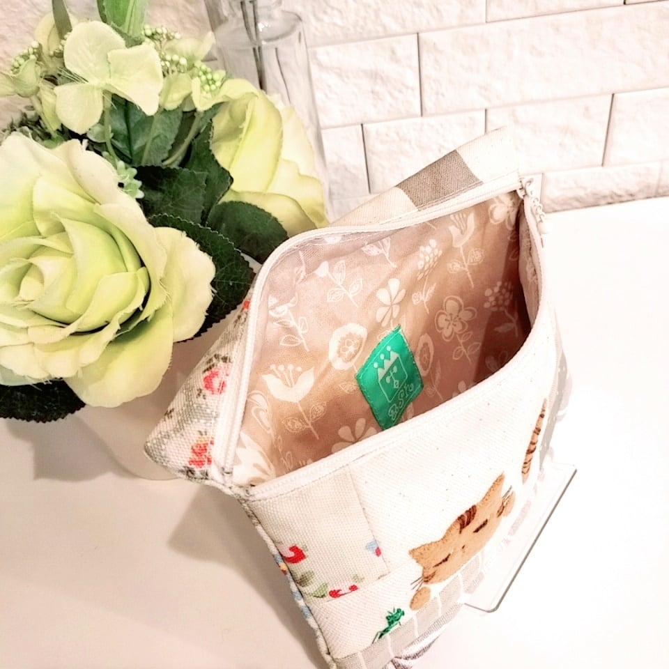 値下げ】【寄付対象】ぺったんこポーチ 帆布パッチワーク 白 茶トラ猫