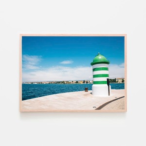 灯台と海 / アートポスター 写真 2L〜 カラー アートプリント モノクロ クロアチア ザダル ヨーロッパ グリーン ストライプ