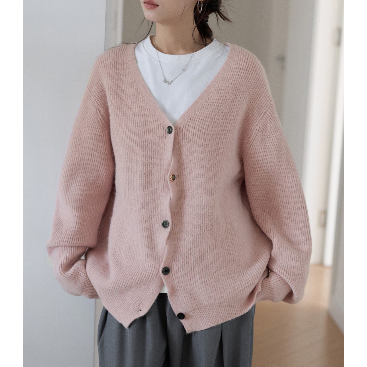 デザインボタンカーディガン　a0635