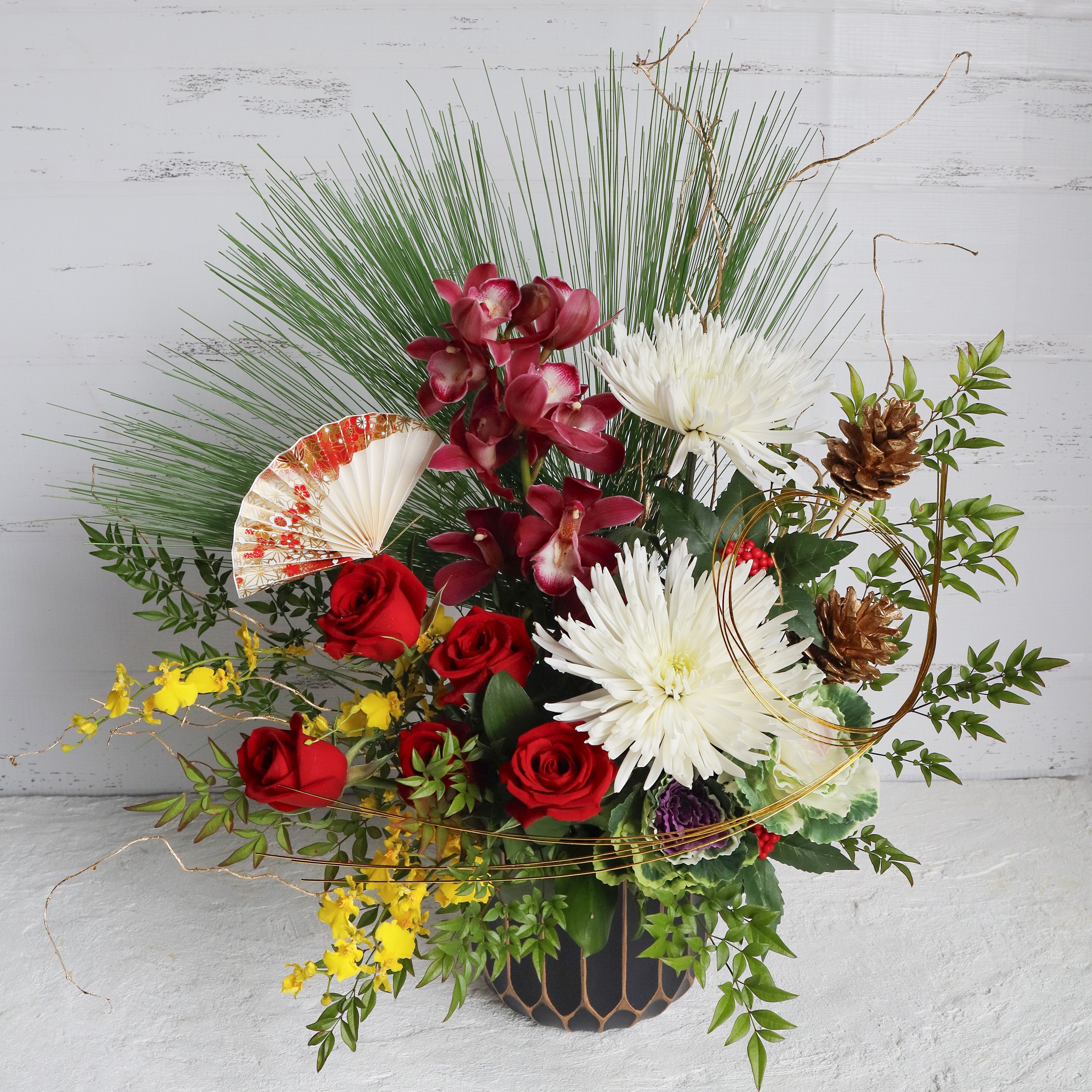 〈年末にお届け〉2026迎春アレンジメント「艶(えん)」-極上の華やかさを纏うスペシャルアレンジメント-