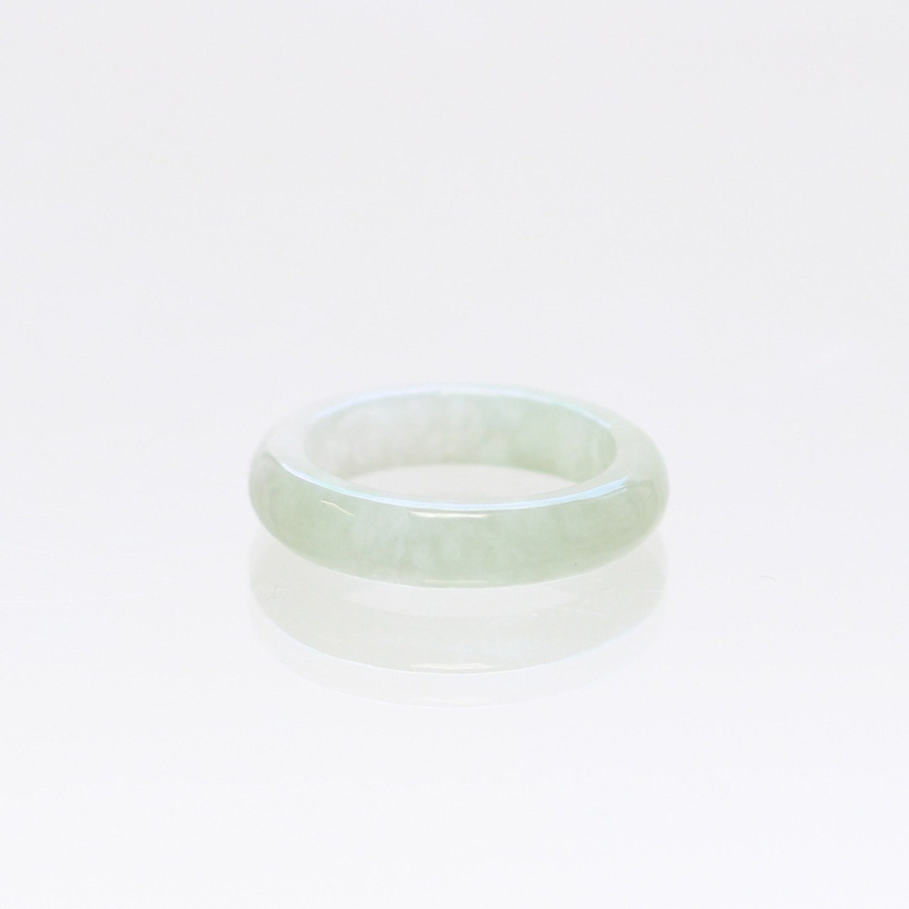 【13号】ホワイト～グリーン系 翡翠くり抜き甲丸リング jd_rg2151