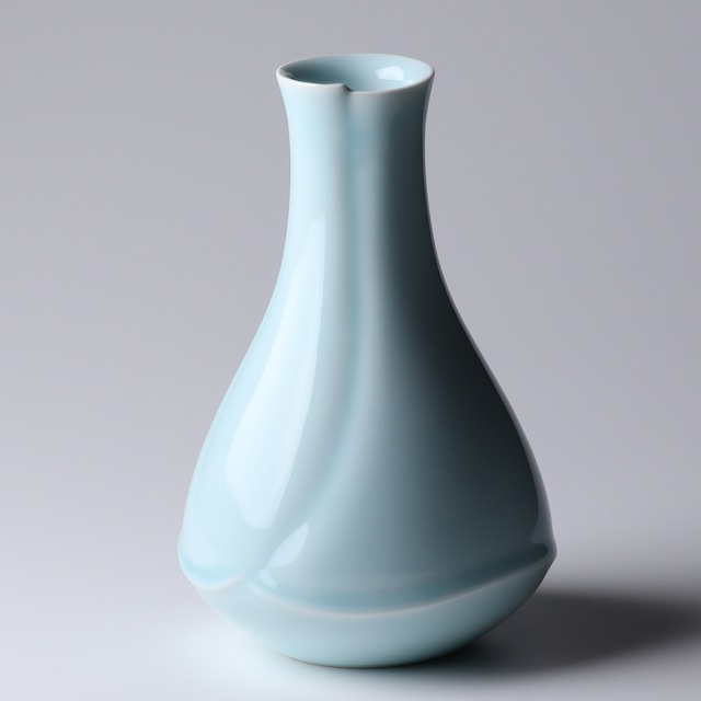 0124 青磁彫花瓶