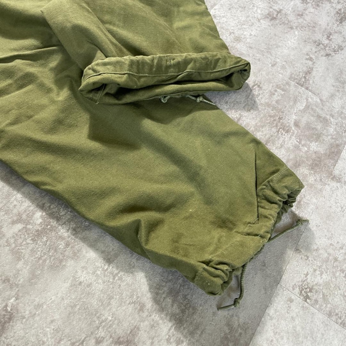 米軍 M65 フィールドパンツ 裾のドローコードと穴