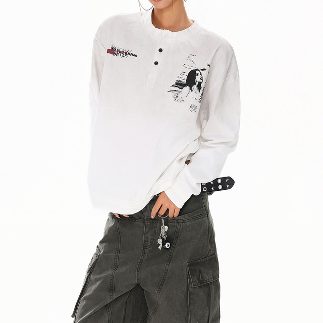 フォトコラージュワンポイントヘンリーTシャツ 2col   R01793