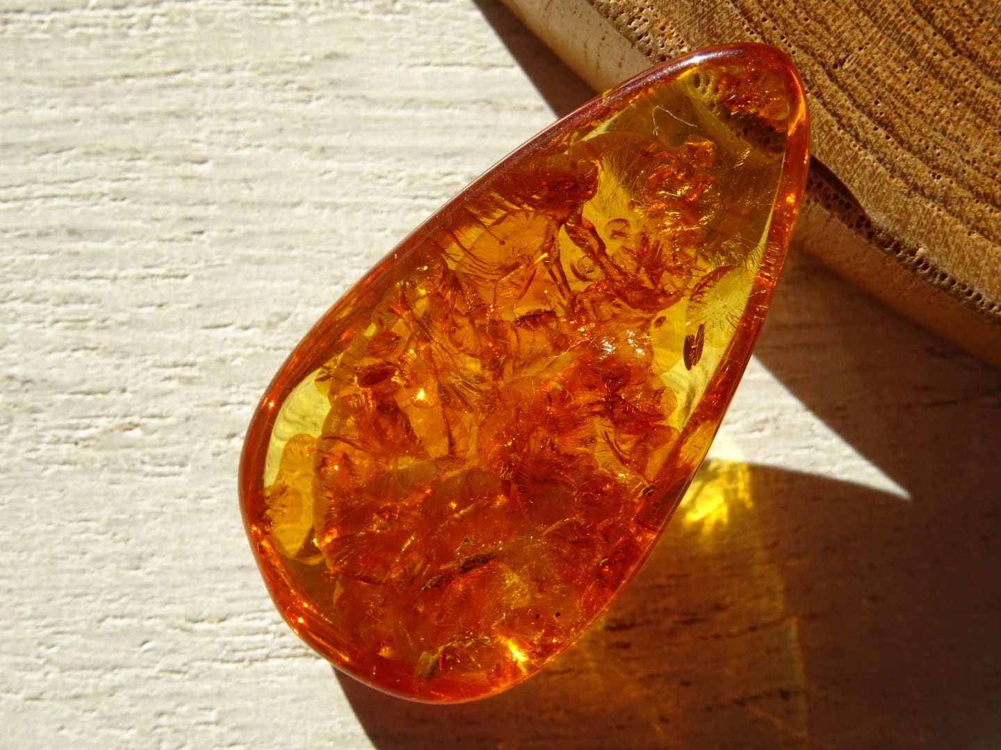 バルティックアンバー（バルト海琥珀） ~蜜色の海~ | 虹石屋