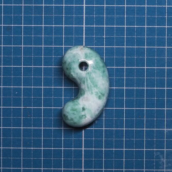 糸魚川翡翠 緑まだら まがたま 勾玉 22.5g Itoigawa Spotted Green