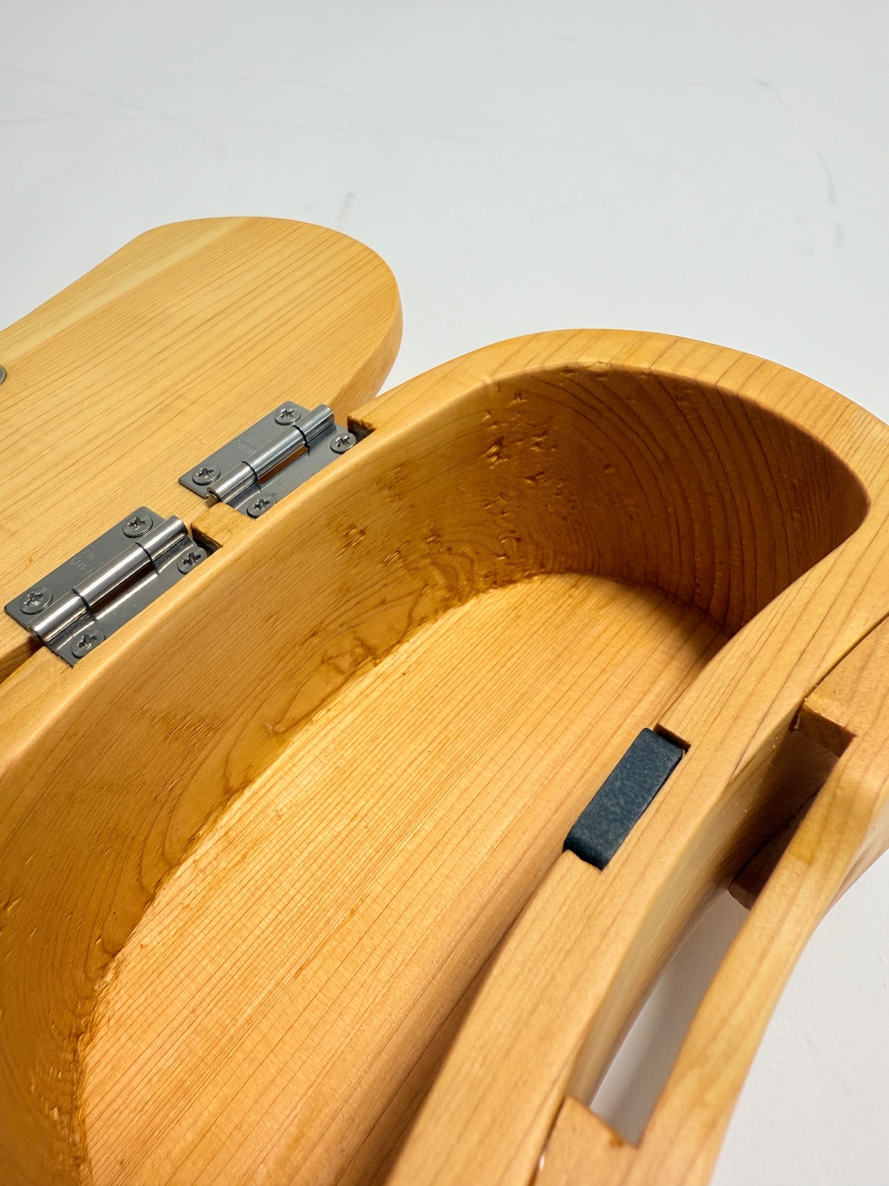 ヒノキ丸型くり抜き　UROKODO餌箱　落とし込み、ヘチ釣り、前打ち用餌箱