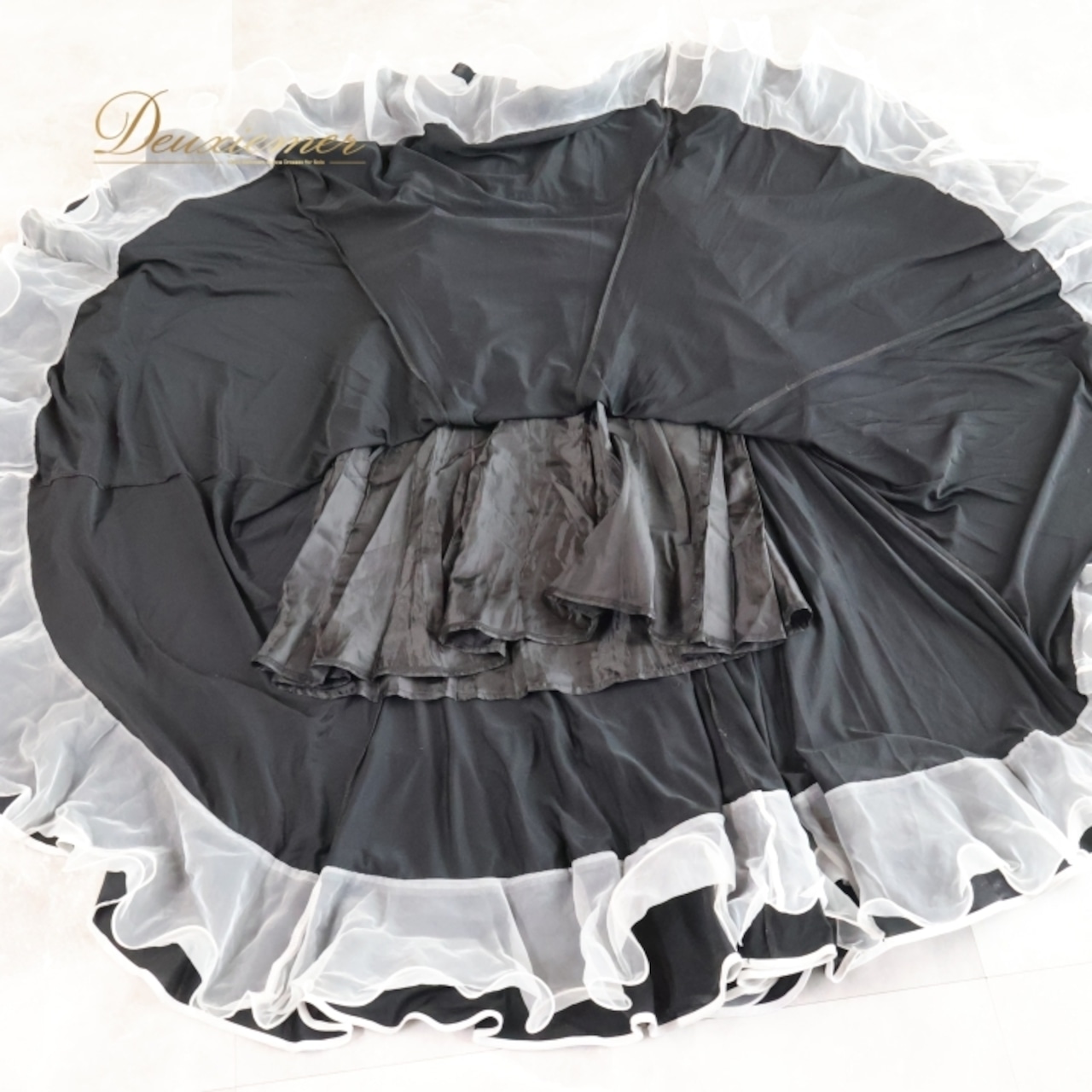 フラメンコ 衣装 ファルダ スカート 黒 白 無地 レッスン 練習 フリル レース 軽い ダンス パーティ 発表会 舞台 ブラック系 ホワイト系 シンプル エレガント フレア スタイリッシュ 舞台衣装 フェスティバル