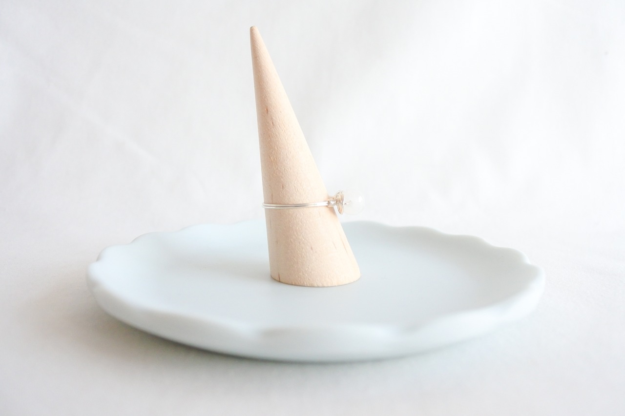 ホワイトジェイド　こつぶ　シルバーの指輪