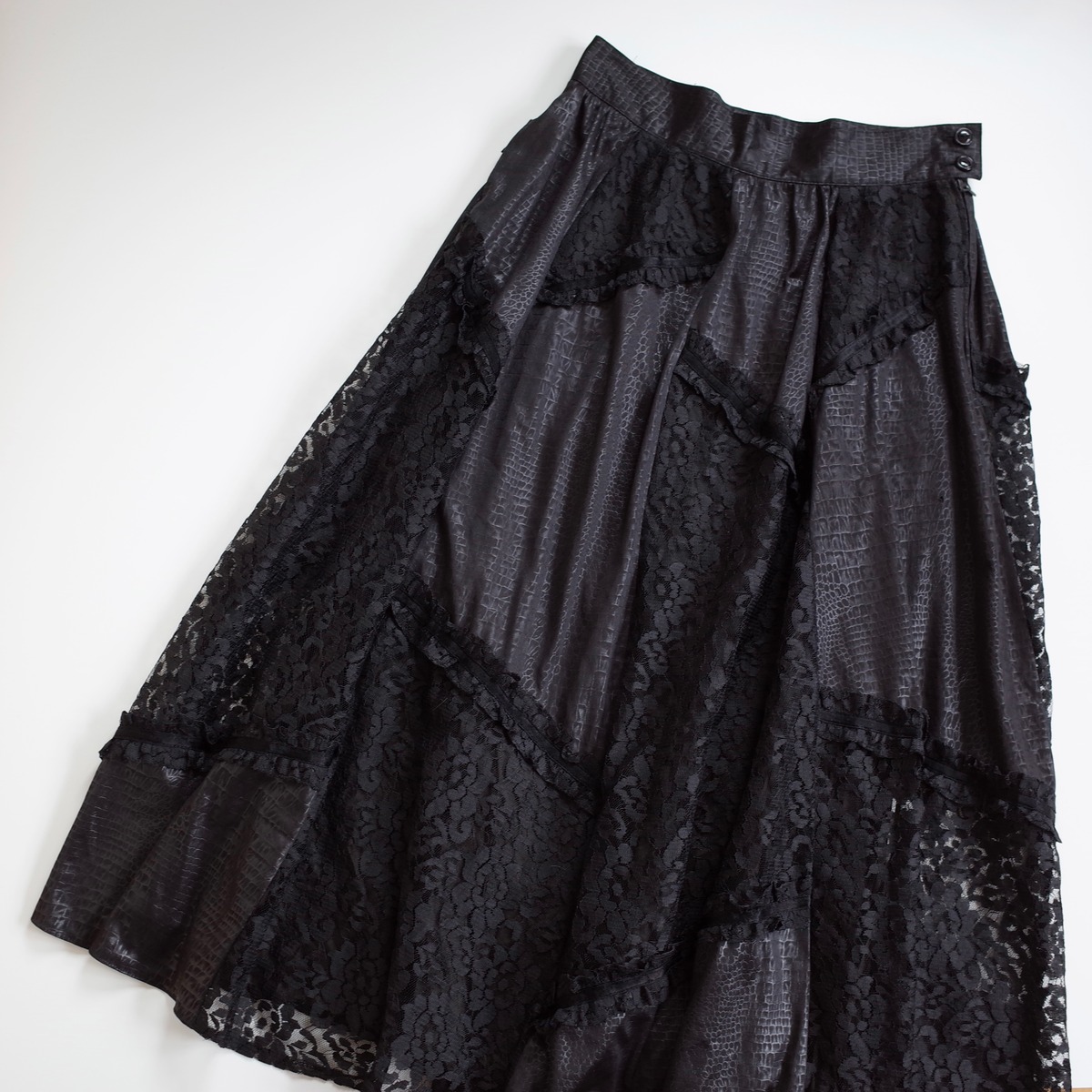 Black lace long skirt | select zakka & vintage clothing port.