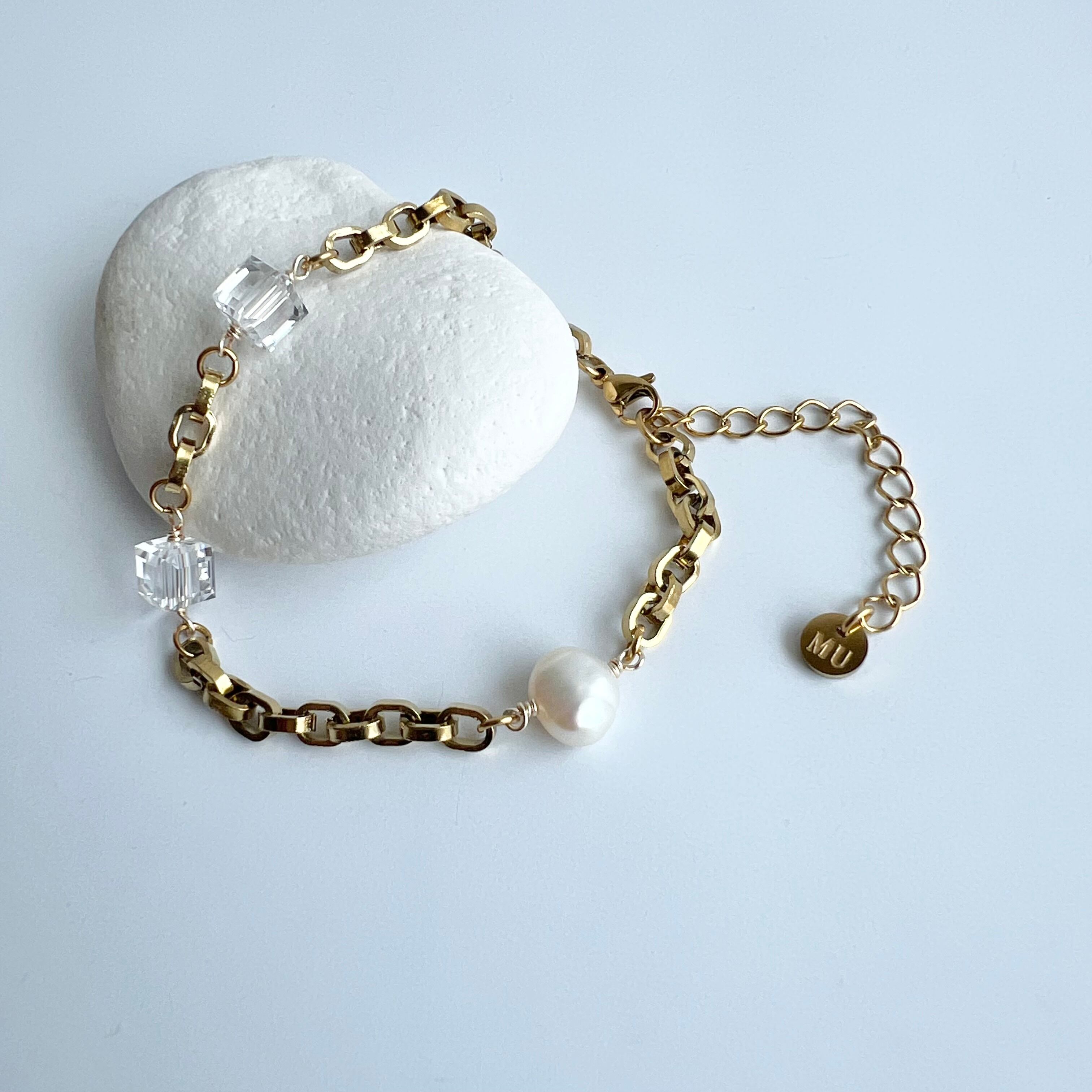 TV着用//キューブ水晶＆淡水パールチェーンブレスレット | Handmade