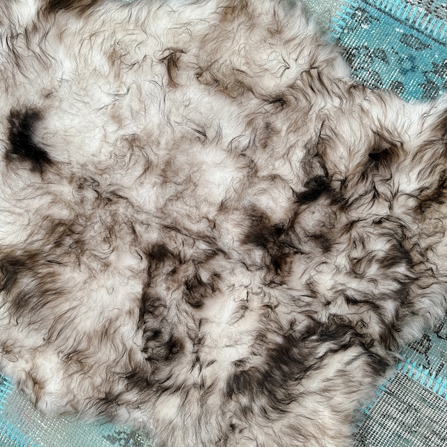 ポーランド ムートンラグ MO006 | ナチュラル シープスキン | 88cm × 117cm