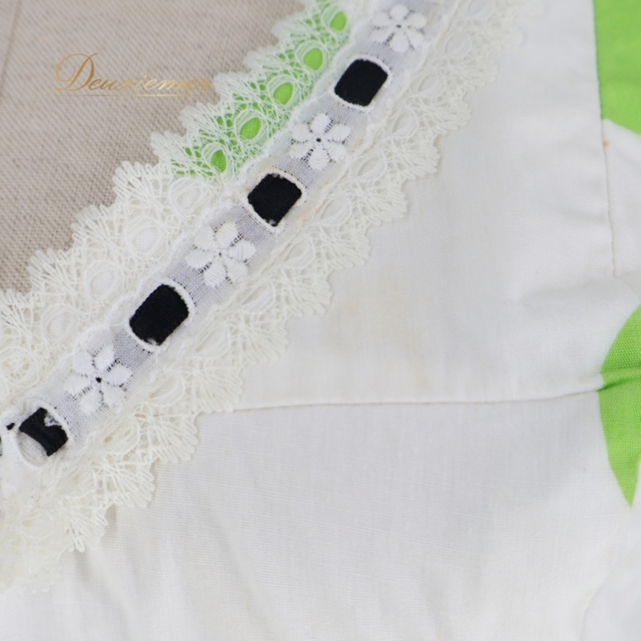 フラメンコ 衣装 ツーピース セットアップ トップス ファルダ スカート 水玉 ドット 梯子リボン レース 白 黄緑 ダンス パーティ 発表会 ホワイト系 グリーン系 フラメンコドレス かわいい スカートボリューム 明るいデザイン おしゃれ ダンス衣装 舞台衣装 ステージ衣装 女性用 ファッション