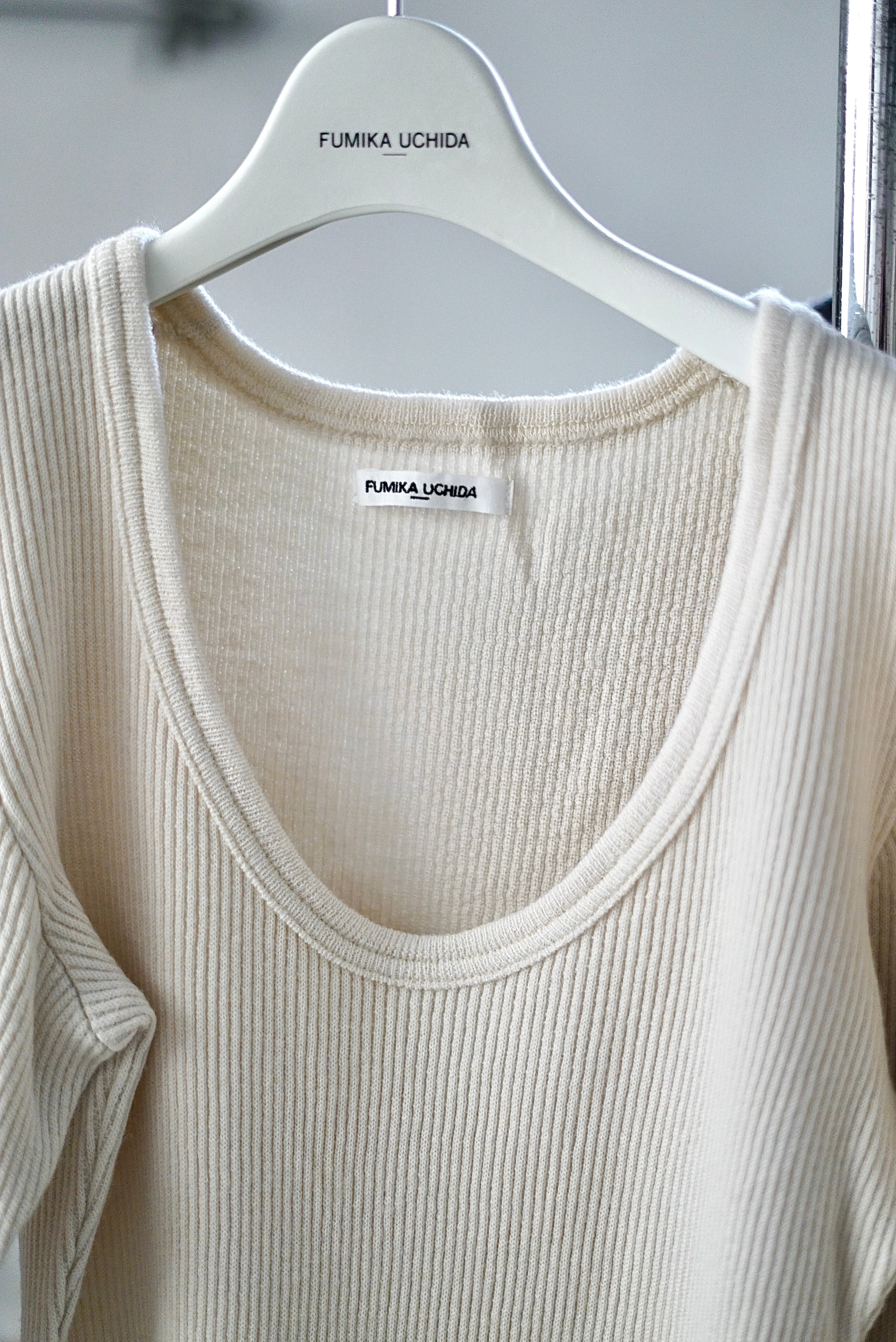 FUMIKA_UCHIDA / RIB STITCH U-NECK UNDERWEAR (IVORY , TOP CHARCOAL