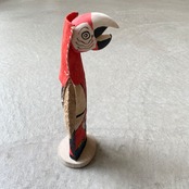 フォークアート 仮面の人形 インコ 赤