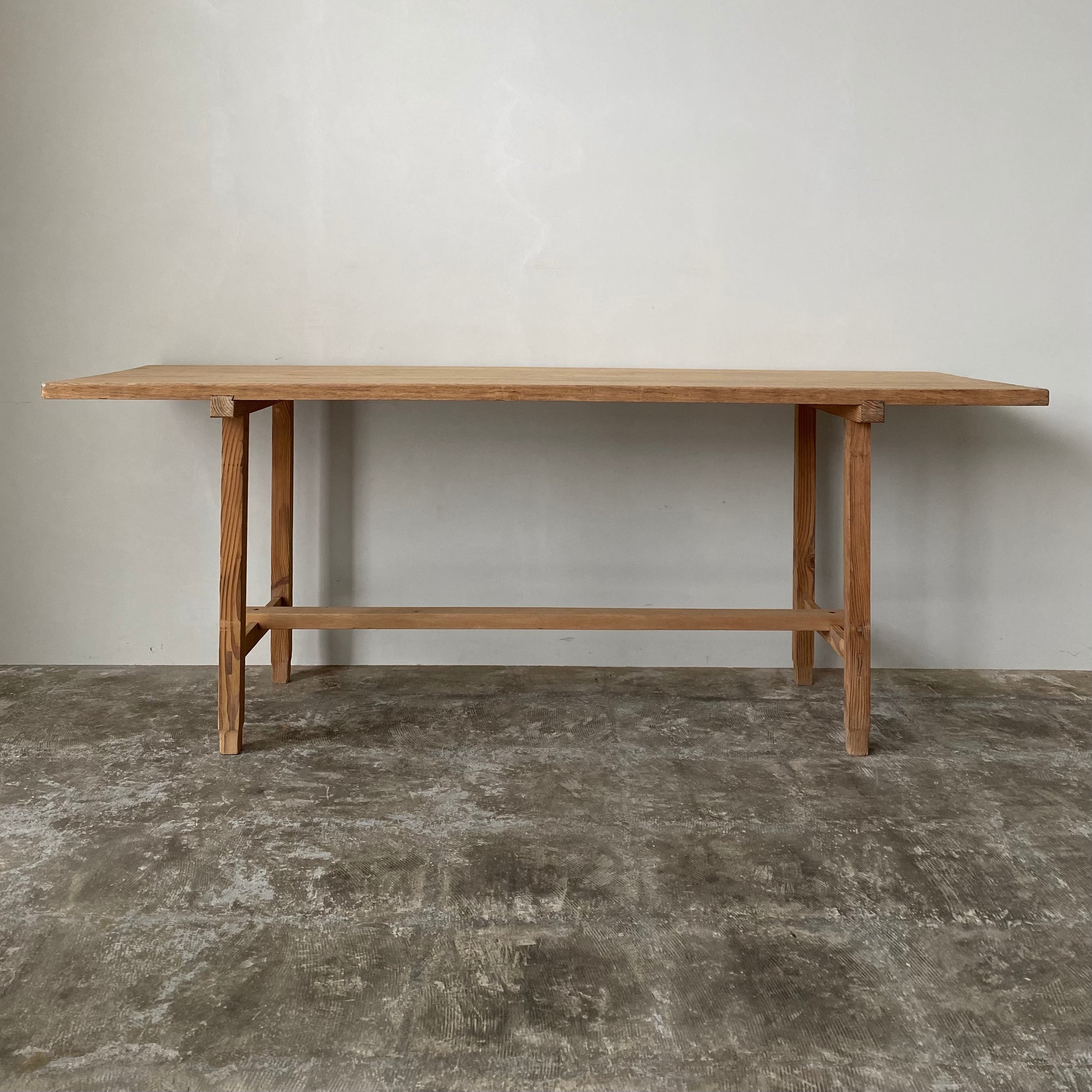 奥行きがしっかりあるカウンターテーブル　0911