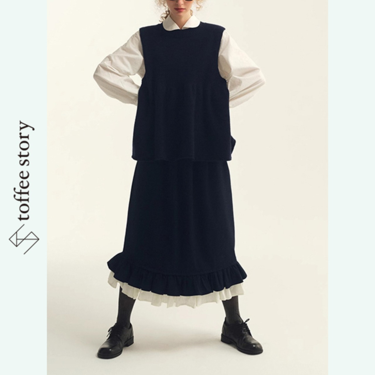 白と紺の詩を紡ぐミモレ丈スカート 《P0302》