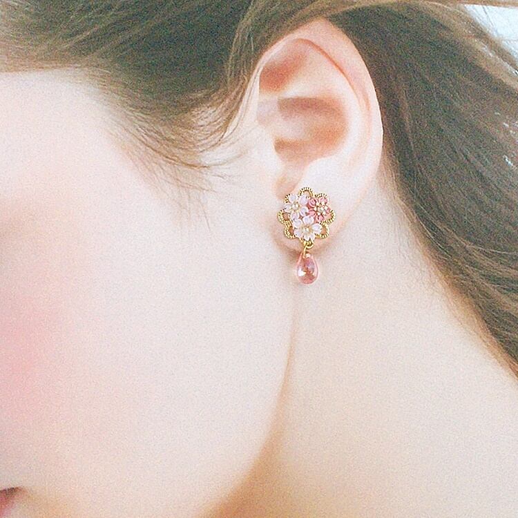 つまみ細工 桜の花かご ピアス イヤリング 】---- フラワー/誕生日