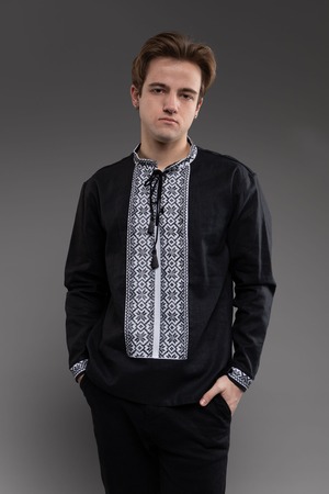 ウクライナ刺繍ヴィシヴァンカ　クロスステッチ手刺繍　Lサイズ　メンズ