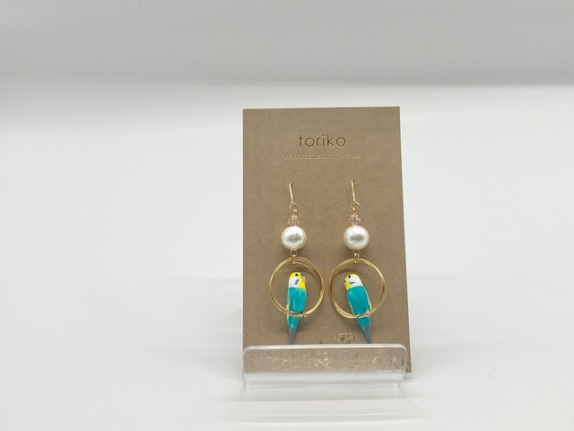 セキセイインコ（レインボー）コットンパール付ピアス・イヤリング