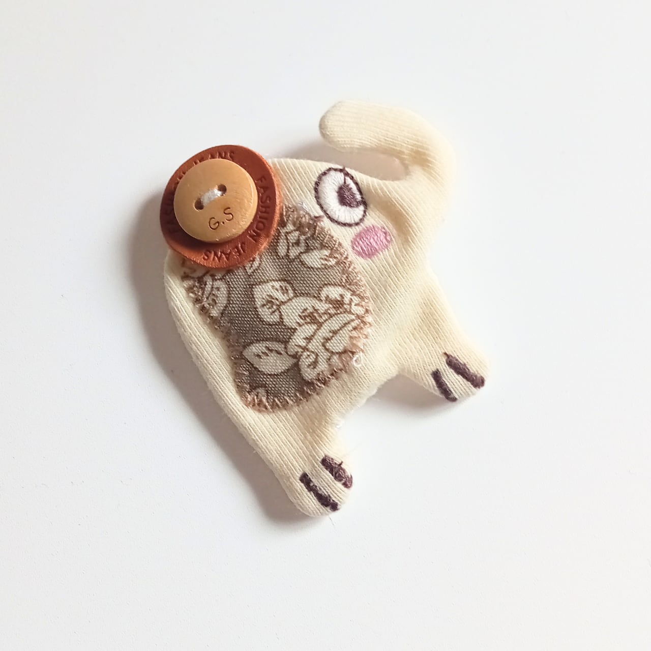【closet meii】刺繍アニマル ブローチ｜ウサギ・ゾウ・ヒツジ・アヒル