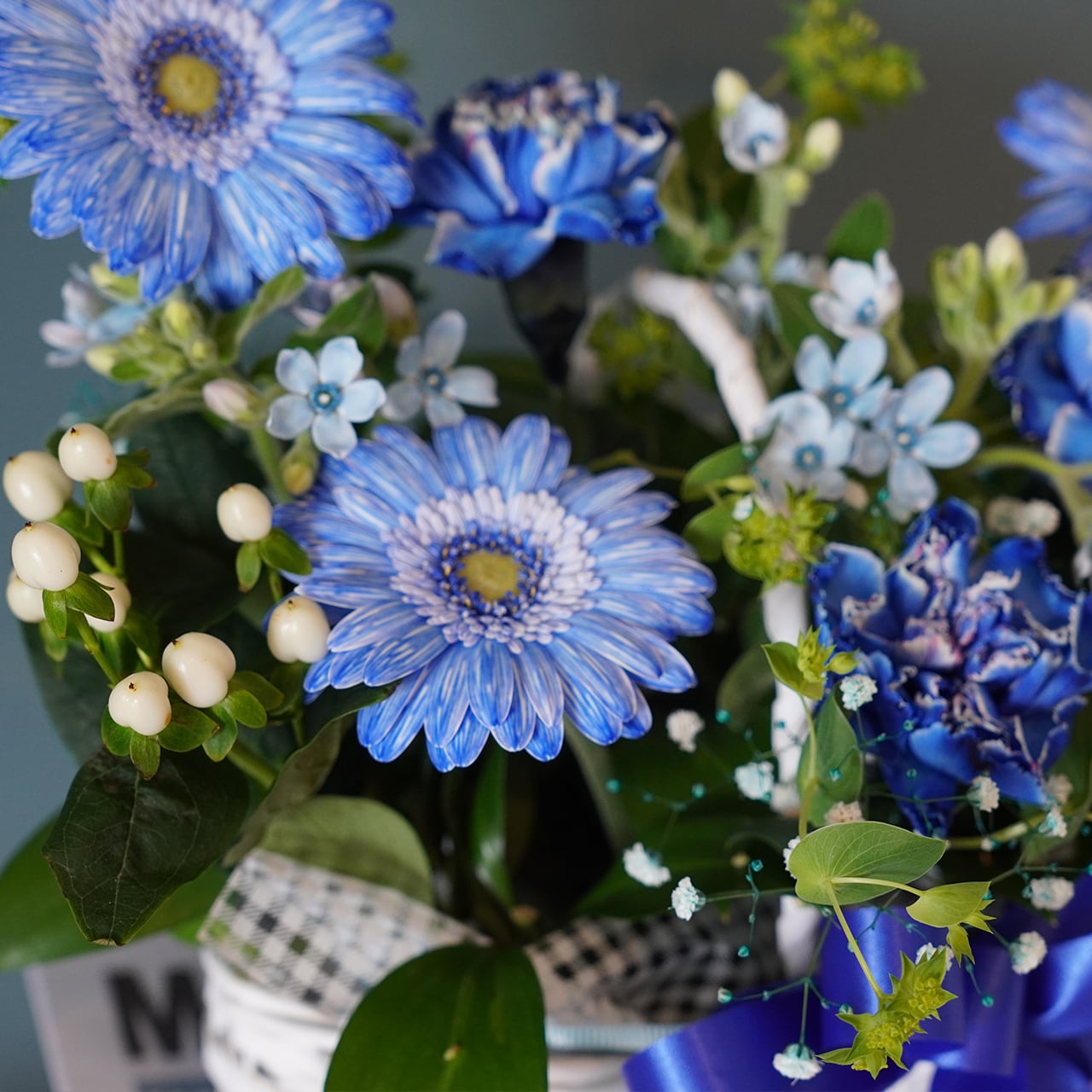 選べる⑧color】SPECIAL COLOR 染めガーベラと季節のお花のバスケット