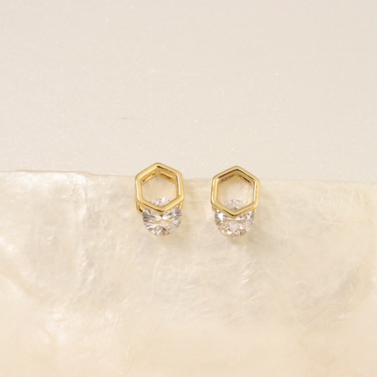 ヘキサゴンキュービックジルコニアピアス シルバー925ポスト 低アレルギー bittersweet