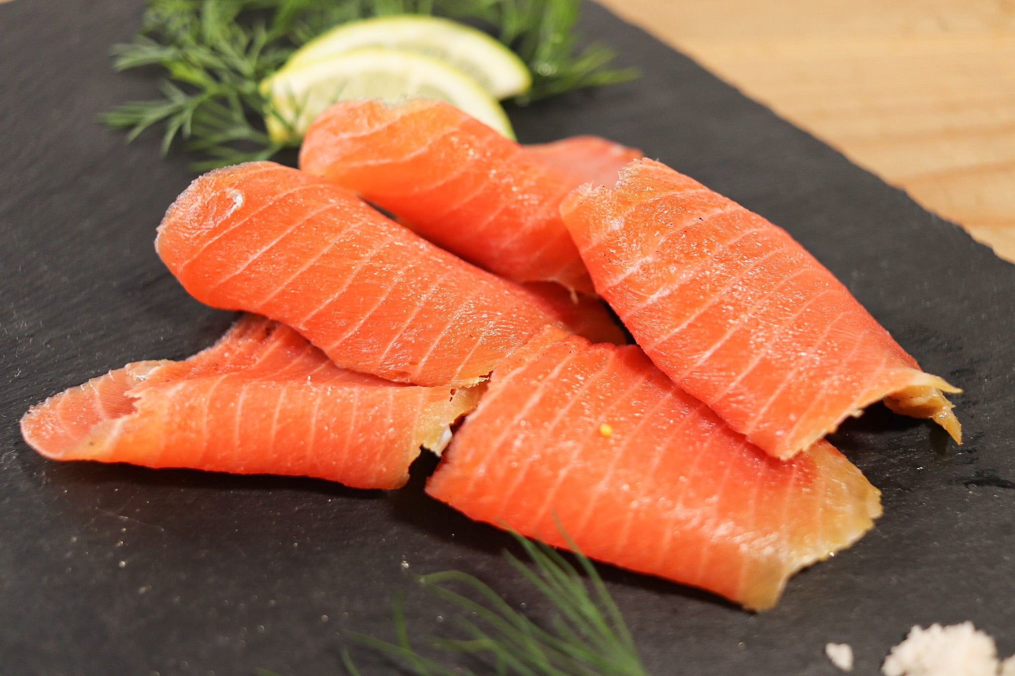 島根・三瓶山で育ったさんべサーモンのスモーク】フィレスモーク