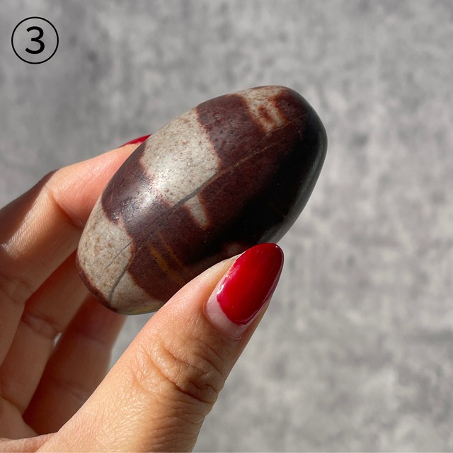 インド・ナマダ川【クリプトクリスタリンクォーツ（シバリンガム）】リンガム ② 鉱物 天然石 パワーストーン