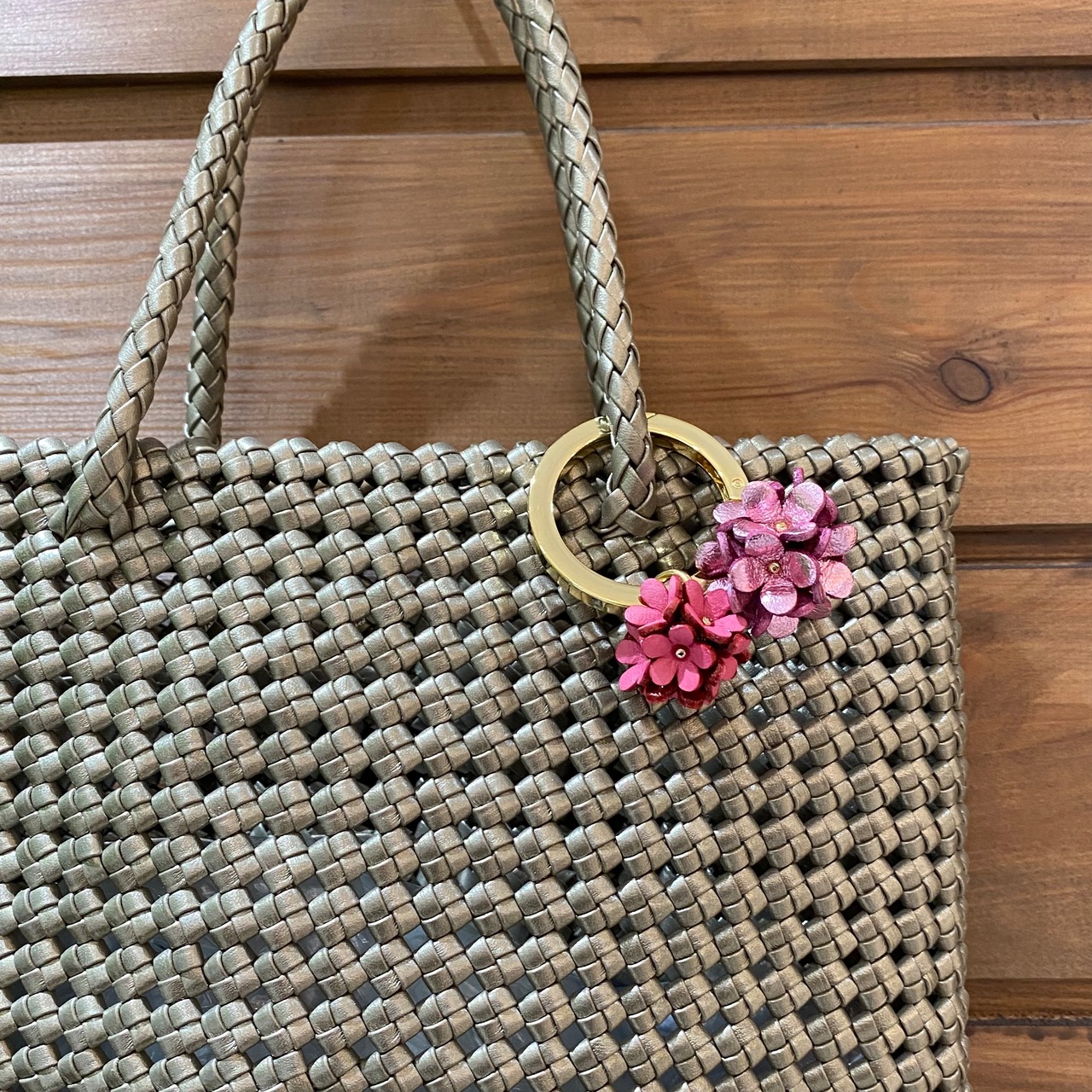 【完成品】ダブルフラワー カラビナチャーム(花色シャイニーピンク&ピンク) - 5