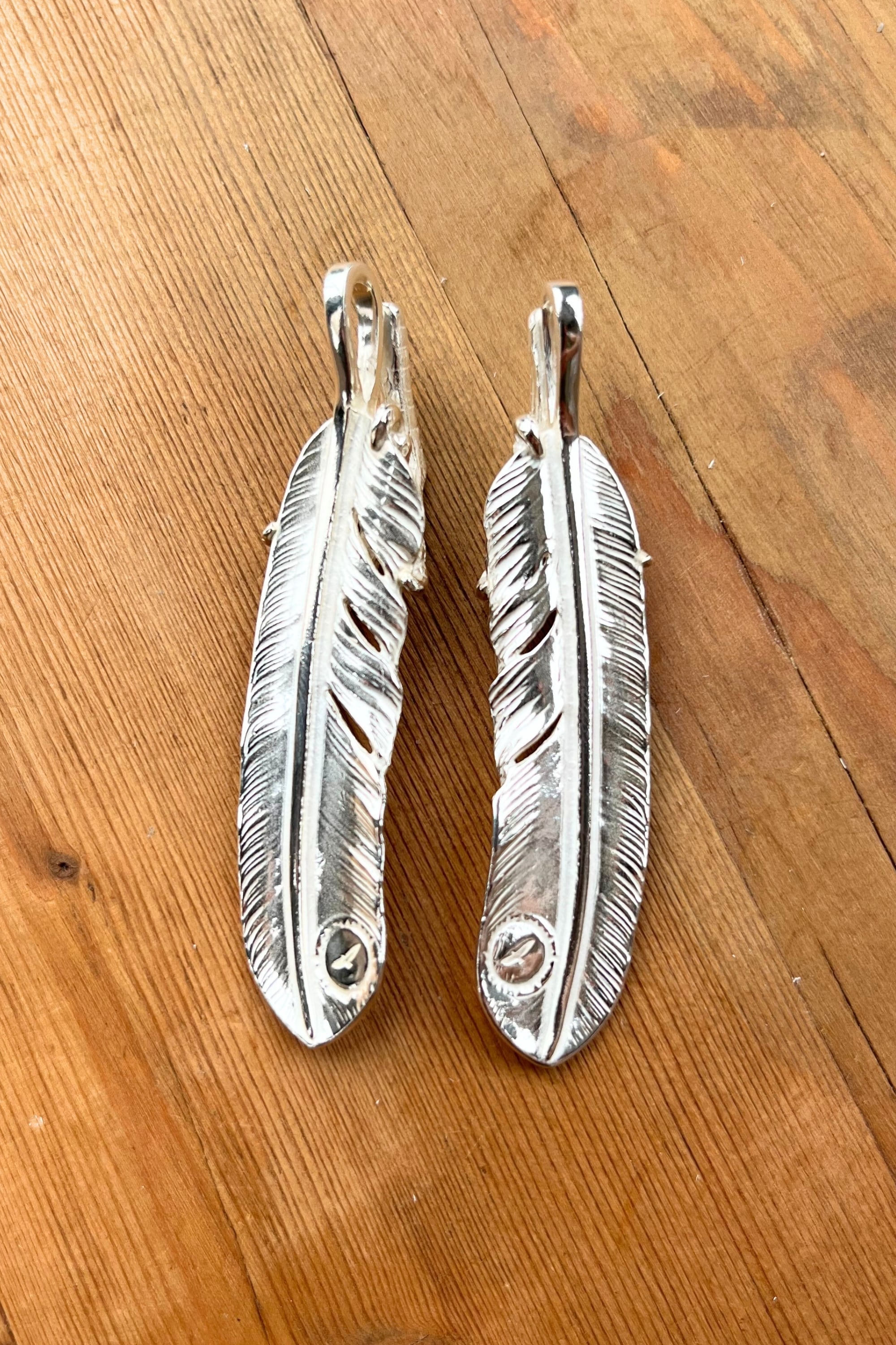 go64 銀爪付き特大フェザー ホワイトハーツ、ビーズ革紐カスタム