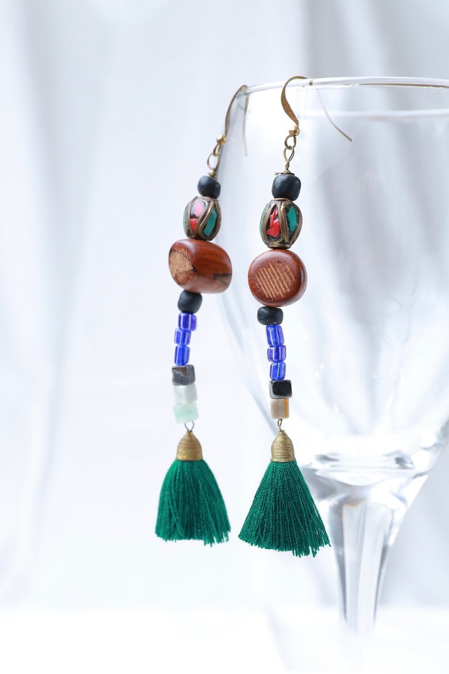 ネパールアンティークビーズ×タッセルピアス T1912A018
