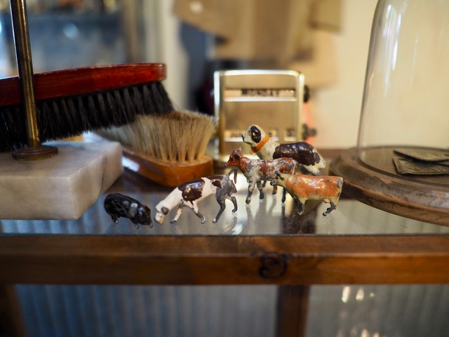 ENGLAND 1930’s ~ 1950’s lead? Dog