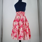 【フラダンス衣装】ピンク パウスカート 花柄 シャーリング ハワイアンプリント 明るい フレアスカート ショッキングピンク