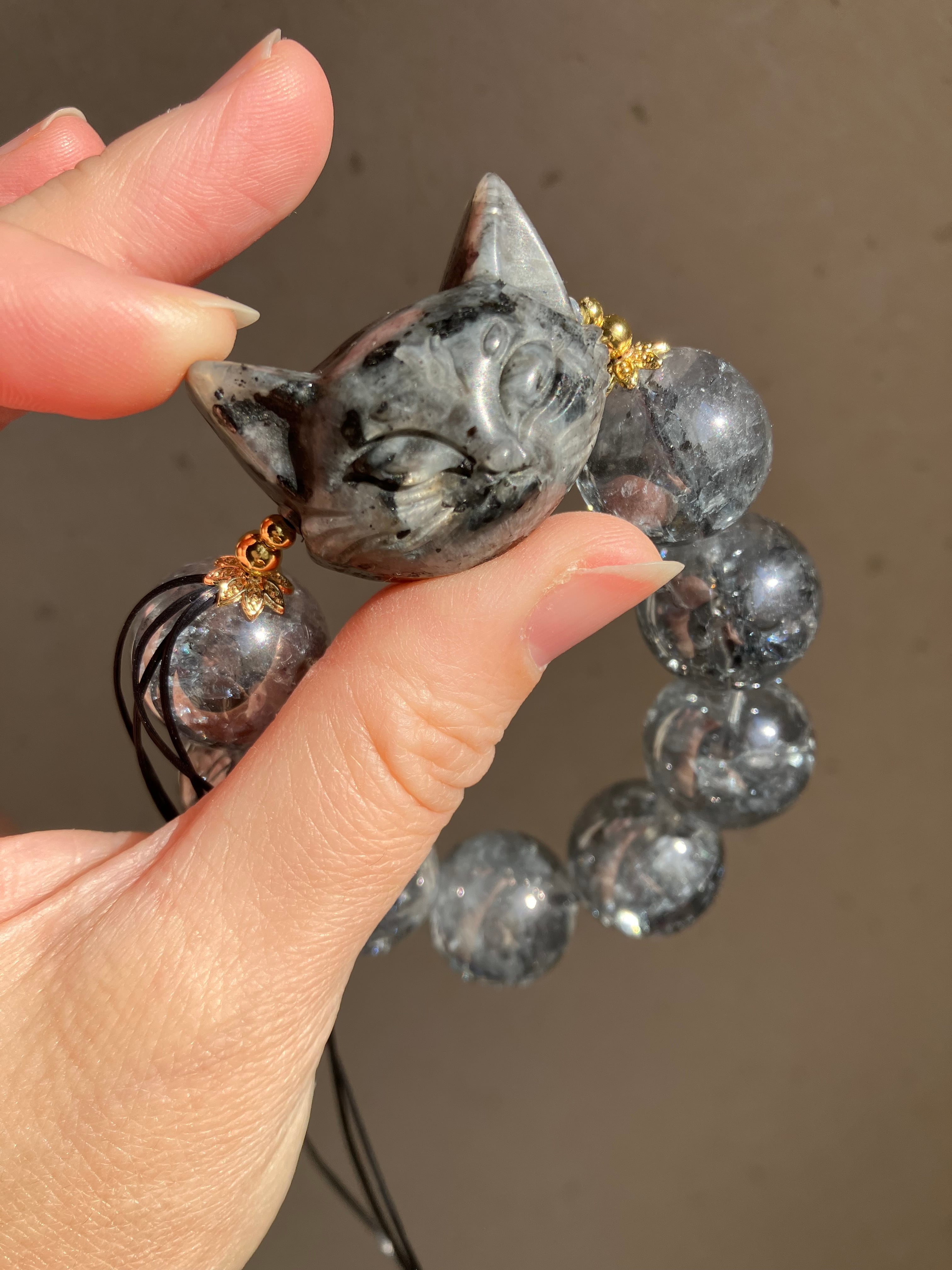 ラルビカイト猫 シルバーオーラ水晶18ミリ デザインブレスレット