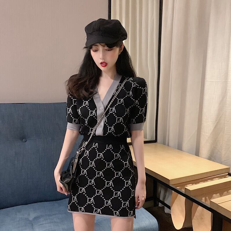 夏の新スタイルXiaoxiangxiangファッションスーツニットVネックブラウス+ハイウエストバッグヒップスカートスカートツーピースメス YY-ファッション54514599520