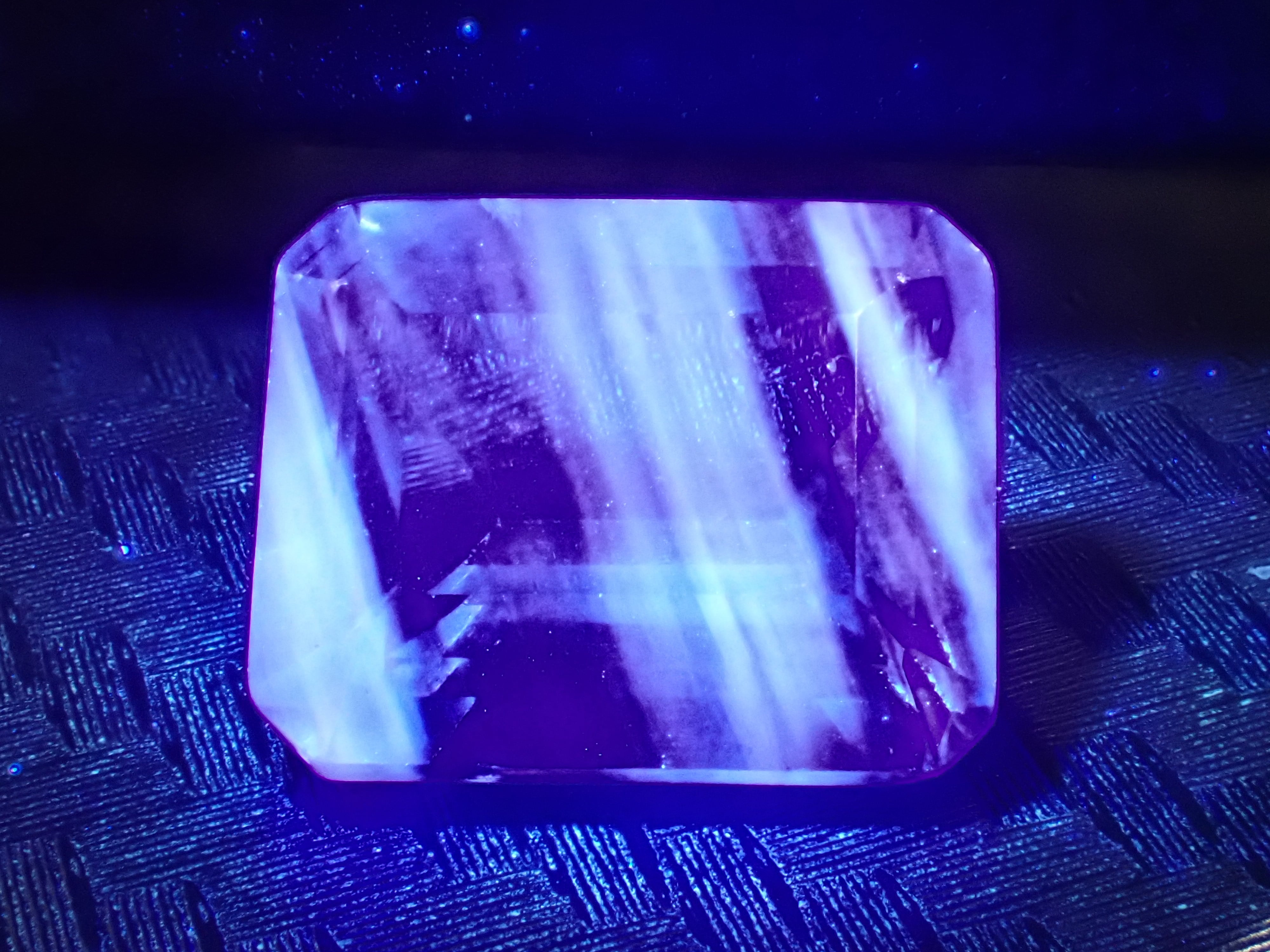 蛍光】 バイカラーフローライト 宝石 天然石 ルースNo1099 | 石処