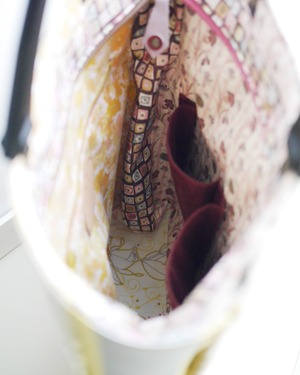 No.232675横型革マチBag（モノトーンシック）