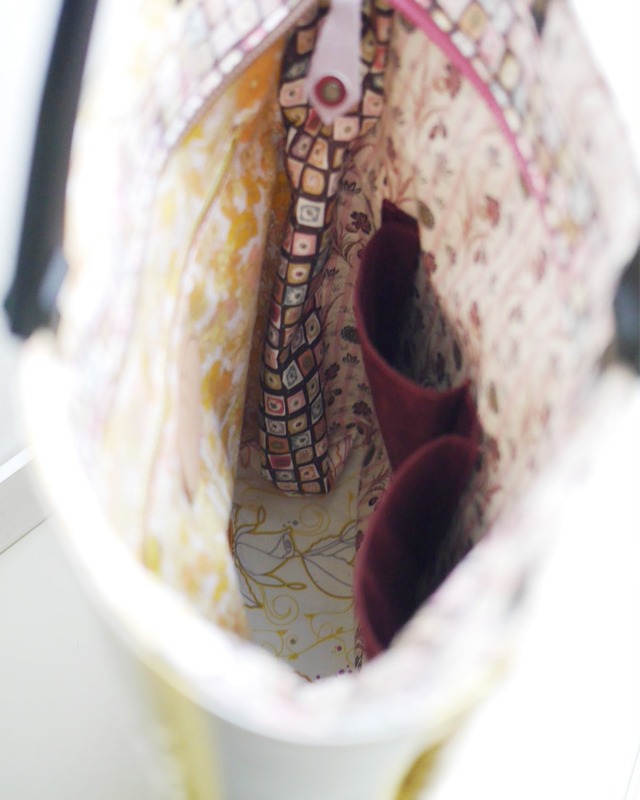 No.232675横型革マチBag（モノトーンシック）