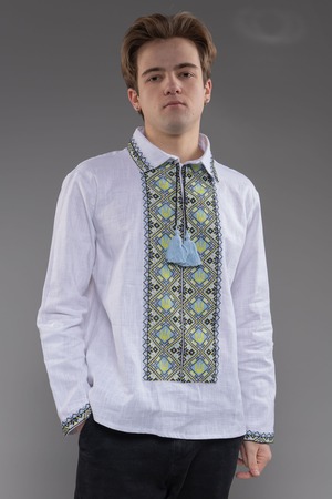 ウクライナ刺繍ヴィシヴァンカ　国章　クロスステッチ手刺繍　Lサイズ　メンズ